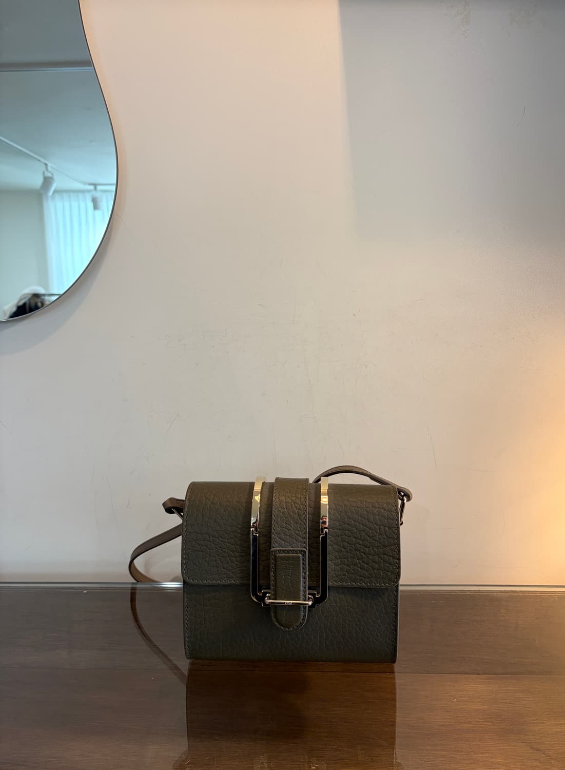 끌로에 브론테 레더 크로스백 상품이미지2