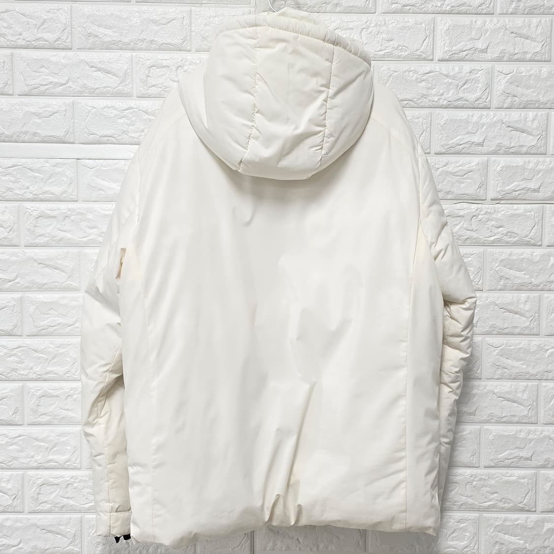 택포// 다이나핏 화이트 패딩 M 상품이미지4