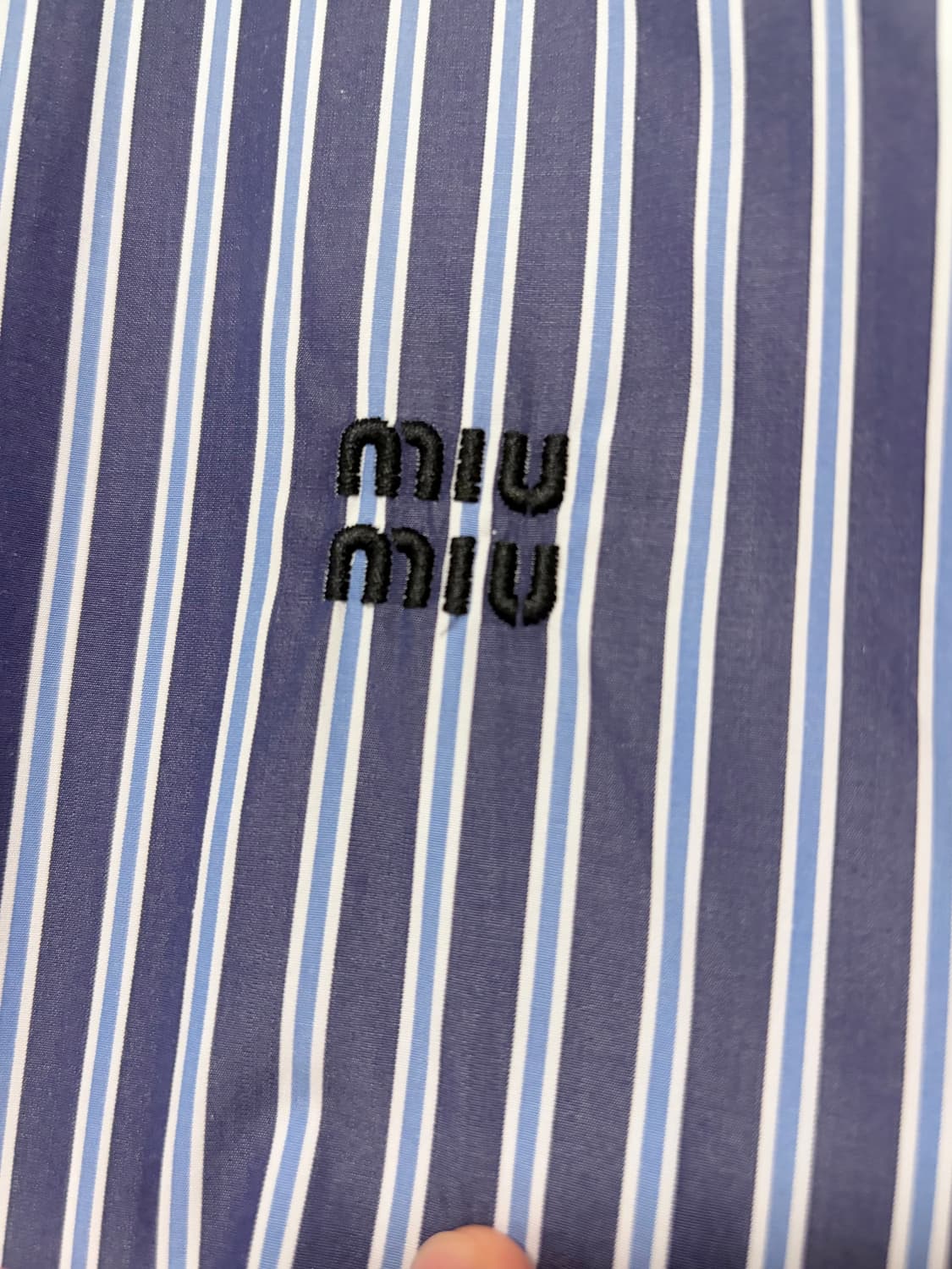 미우미우 스트라이프 자수로고 셔츠 40 상품이미지5