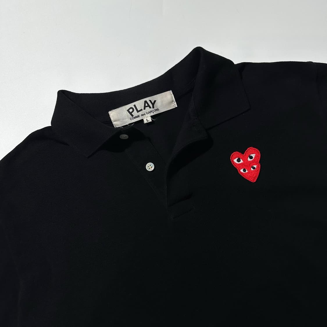 (매장판) 꼼데가르송 플레이 더블 하트 와펜 피케 카라 반팔 티셔츠 블랙 상품이미지3