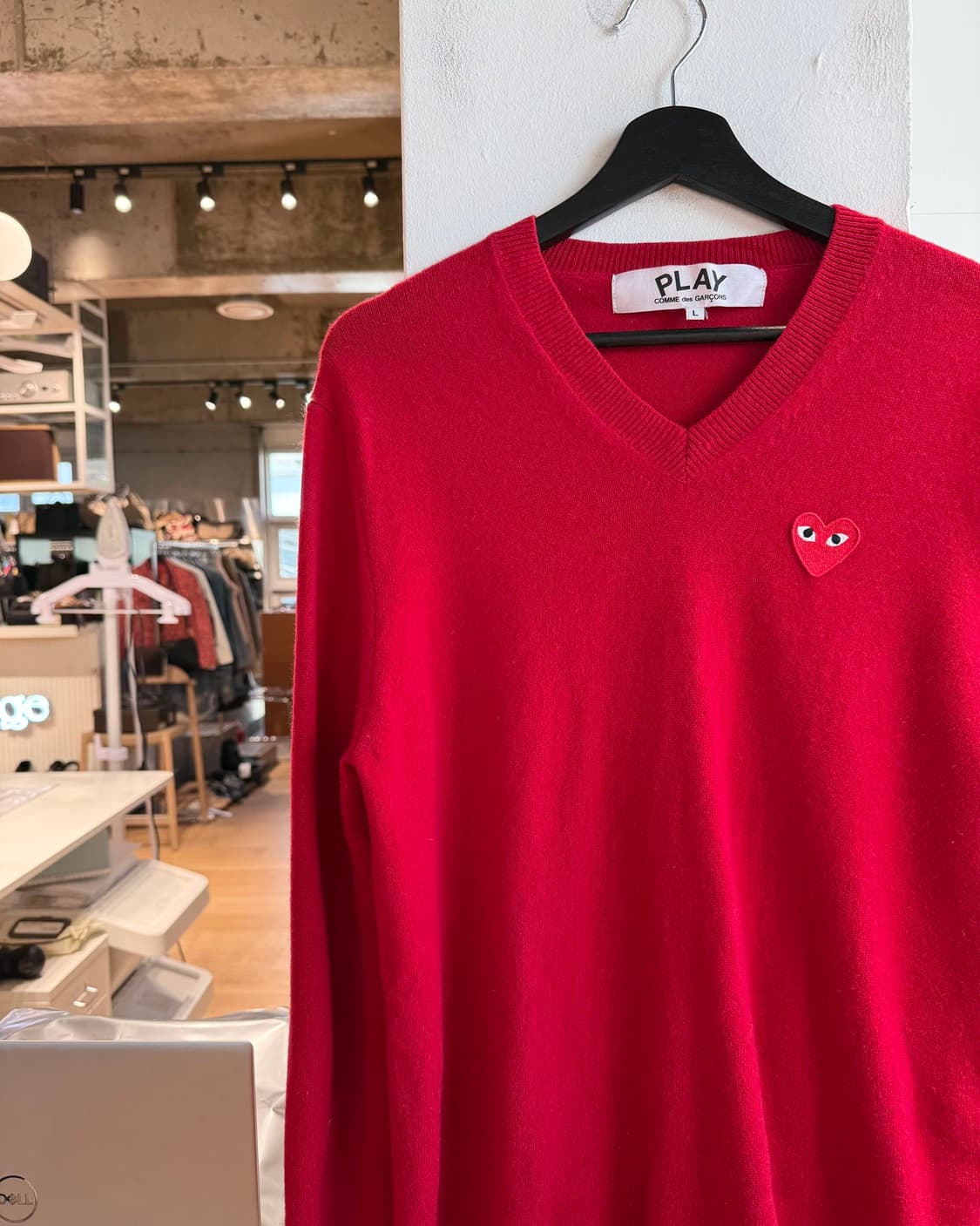 꼼데가르송 플레이 레드 하트패치 브이넥 니트  상품이미지4