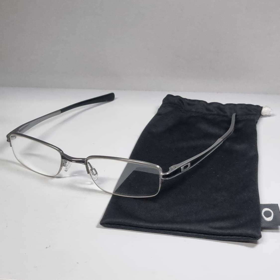 오클리 반무테 안경 캘리퍼 브러쉬드 크롬 상품이미지1