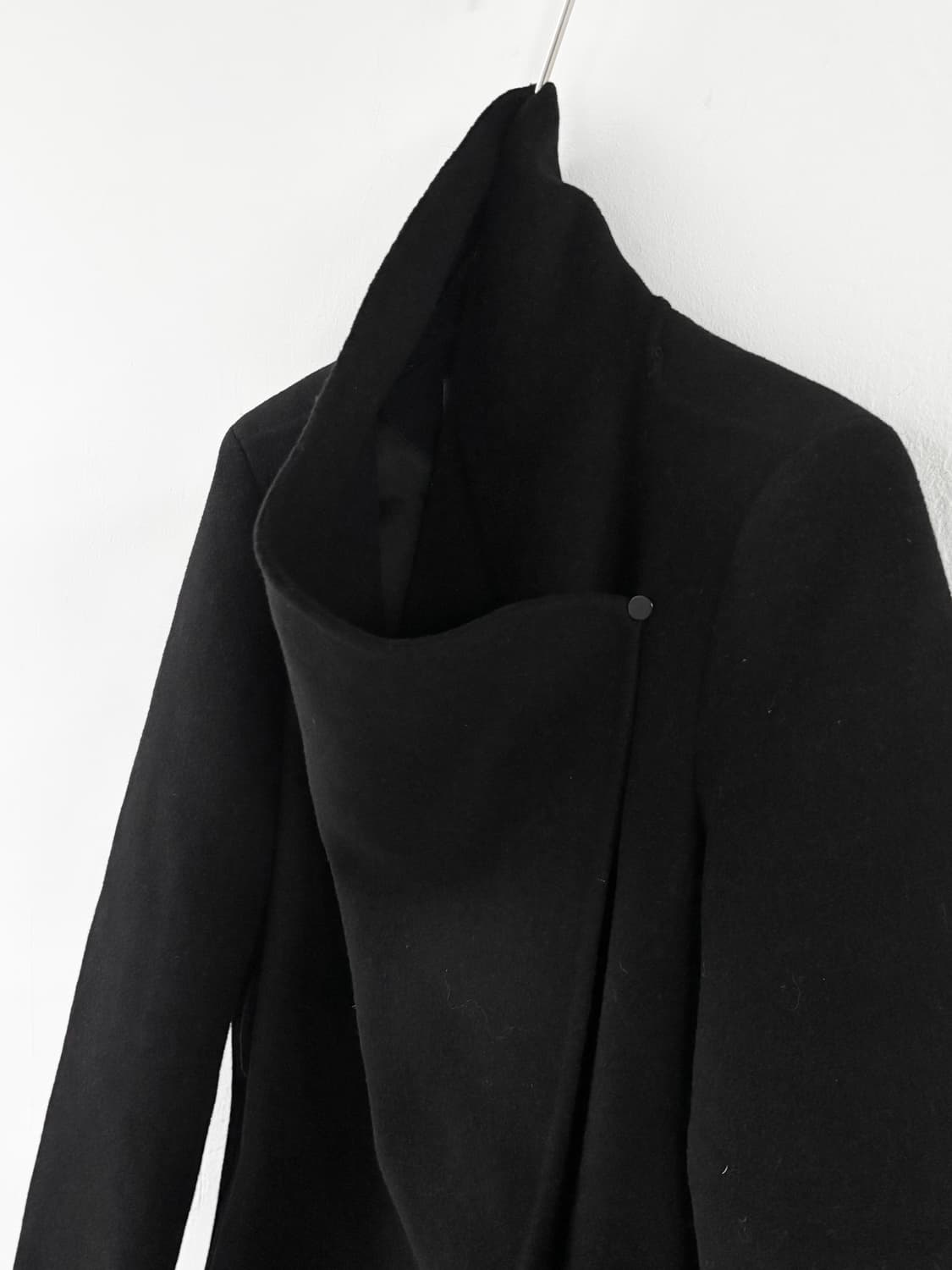 베라왕 하이넥 사선 캐시미어 코트 상품이미지3