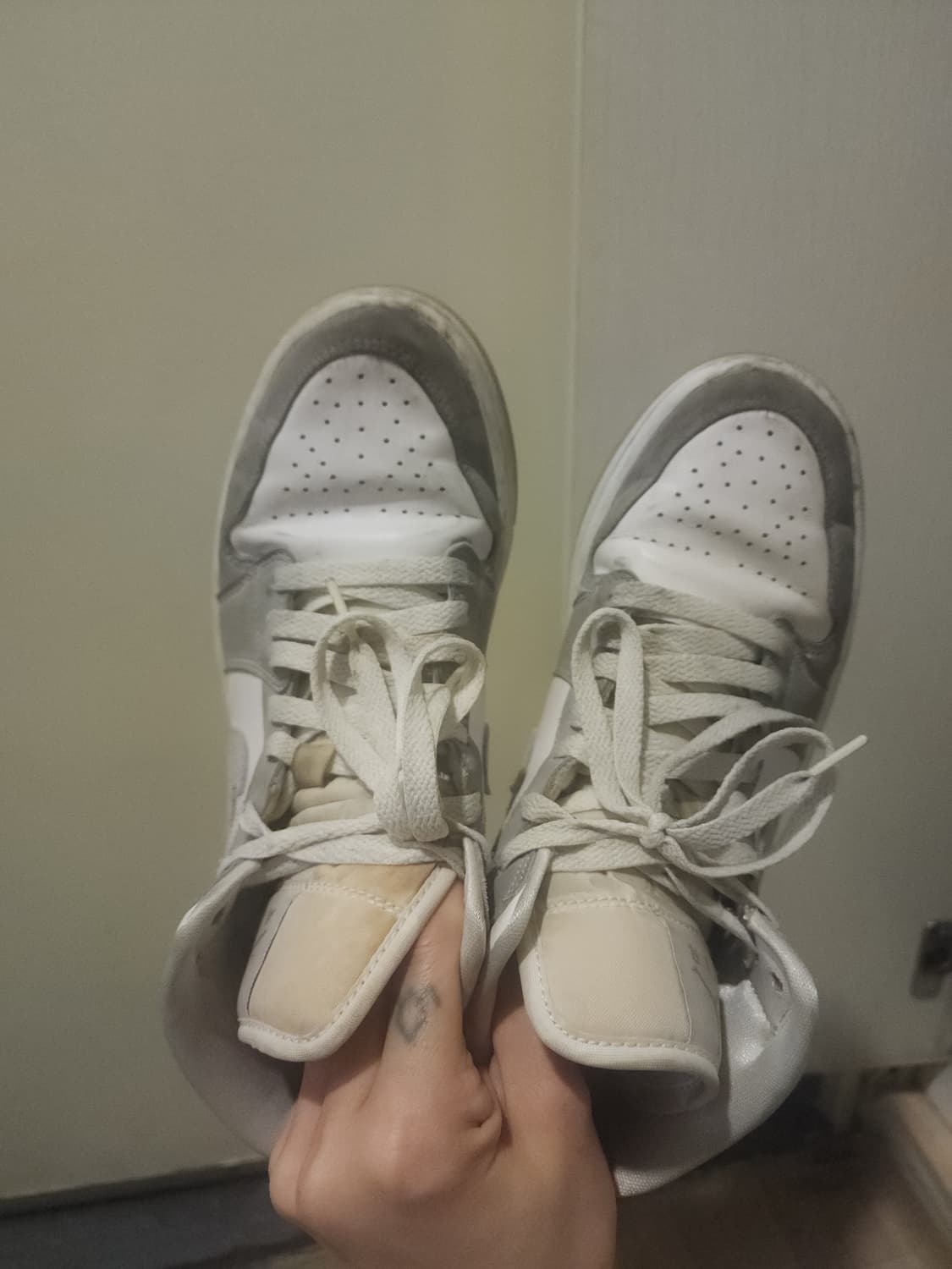 나이키 조던 1 미드 울프 그레이 여성 상품이미지6