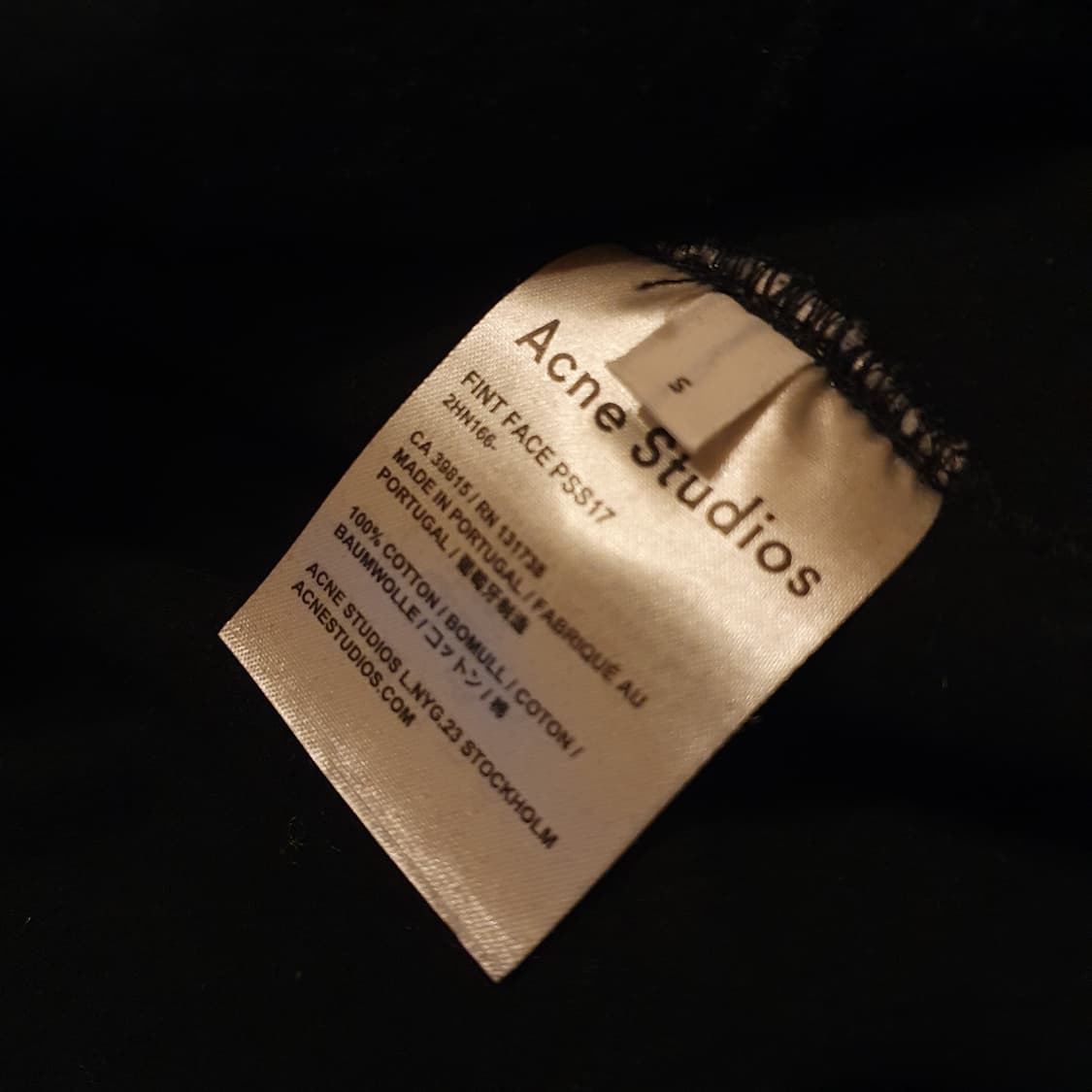 아크네 핀트페이스 맨투맨 상품이미지5