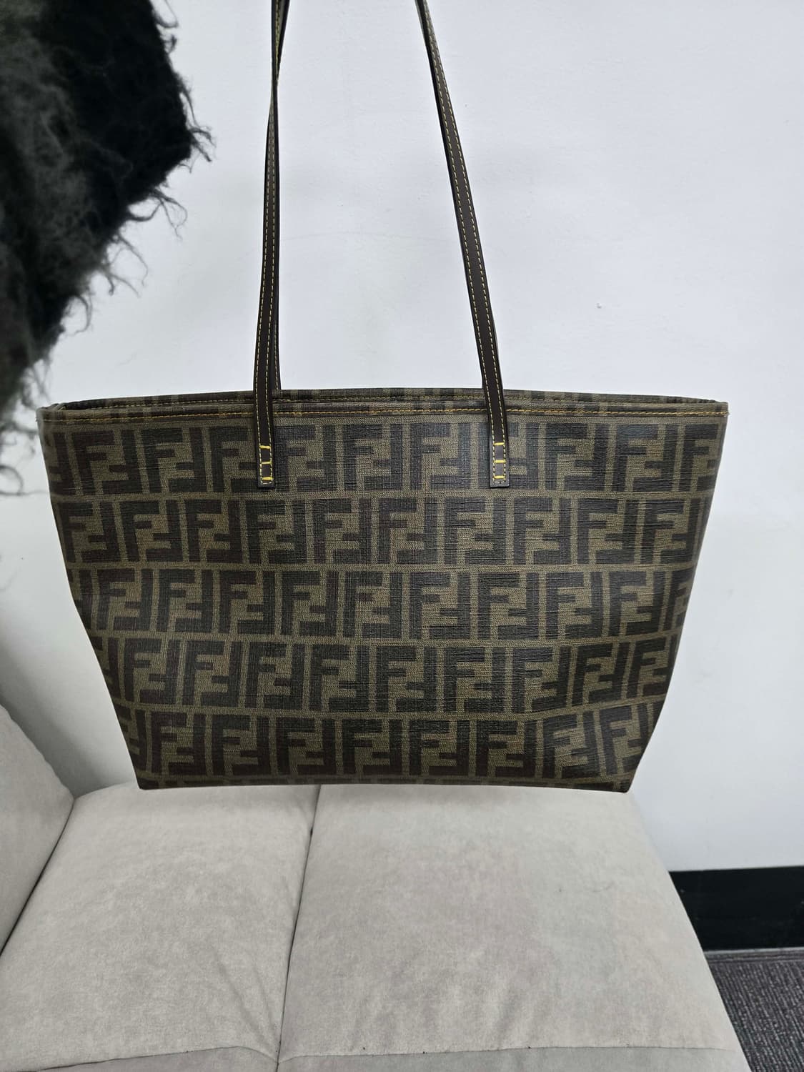 [보증서 정품] 펜디 FF 로고 토트백 상품이미지1