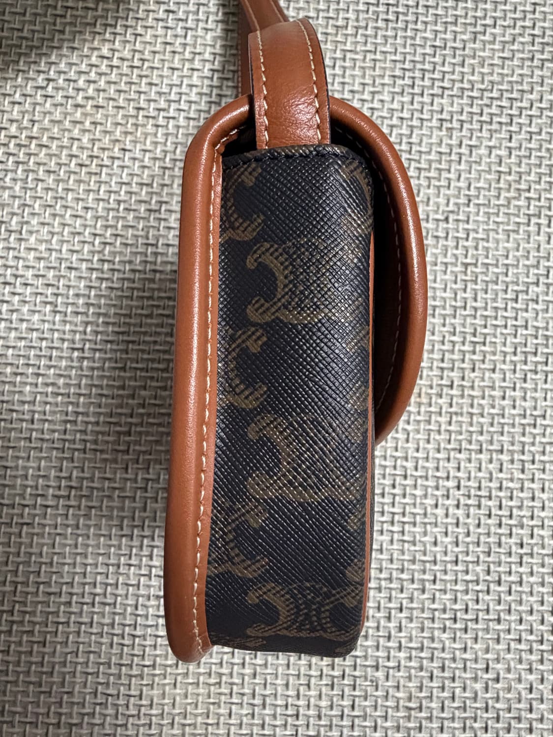 24ss[백화점판/새상품급]셀린느 트리옹프 베사체 미니백 상품이미지3