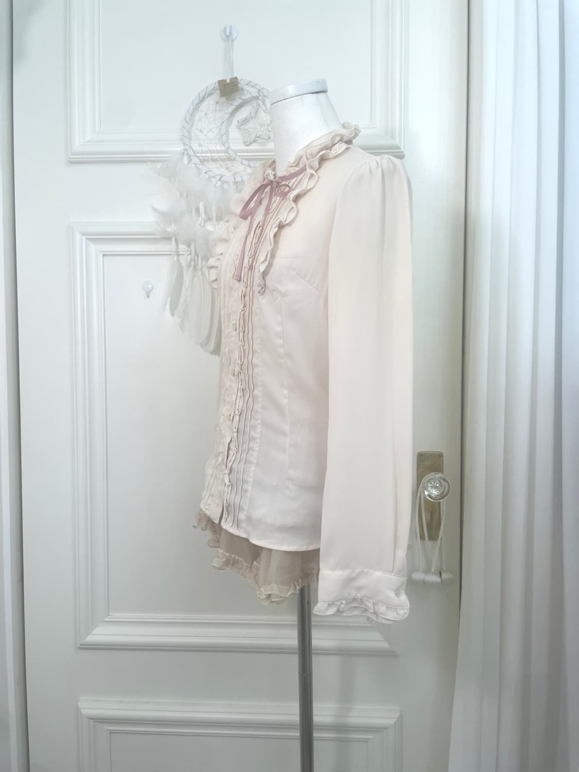 beigeivory pink bow ruffle blouse 상품이미지2