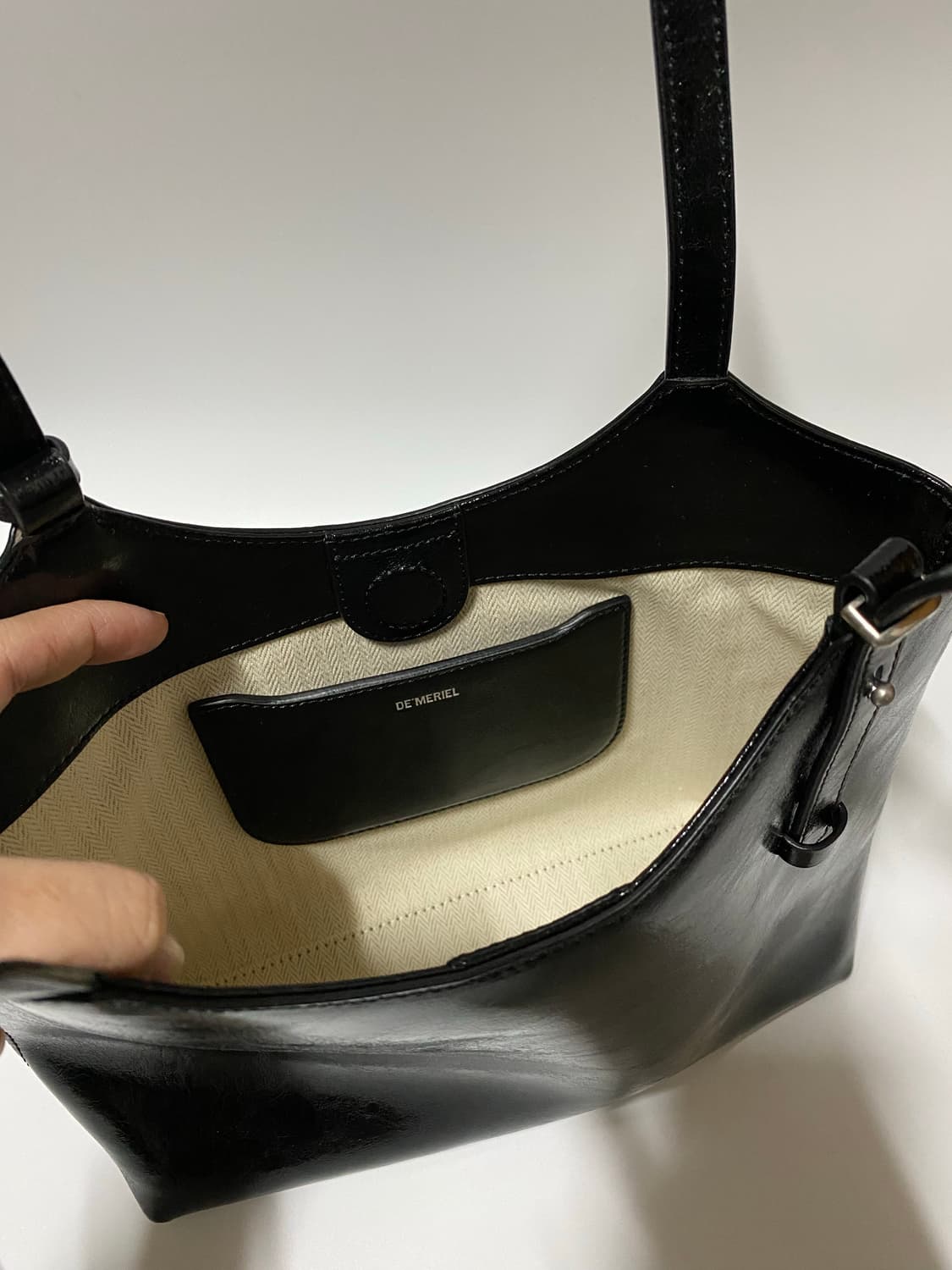 드메리엘 블랙 숄더백 베네타 스몰 상품이미지3