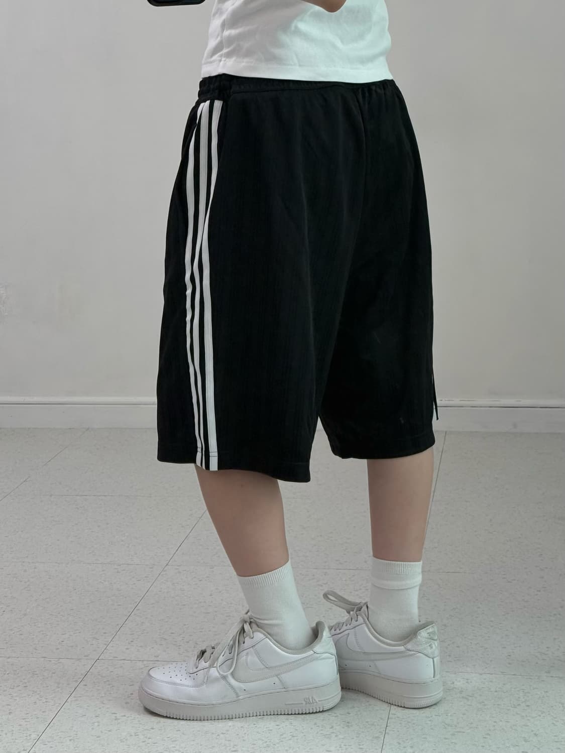 아디다스 스트라이프 블랙 삼선 반바지 상품이미지3