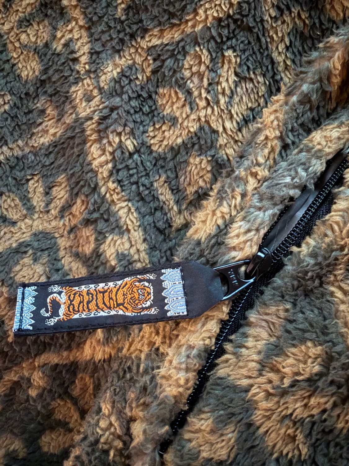 캐피탈 요세미티아라베스크 빅하이넥 플리스 스웻 상품이미지2