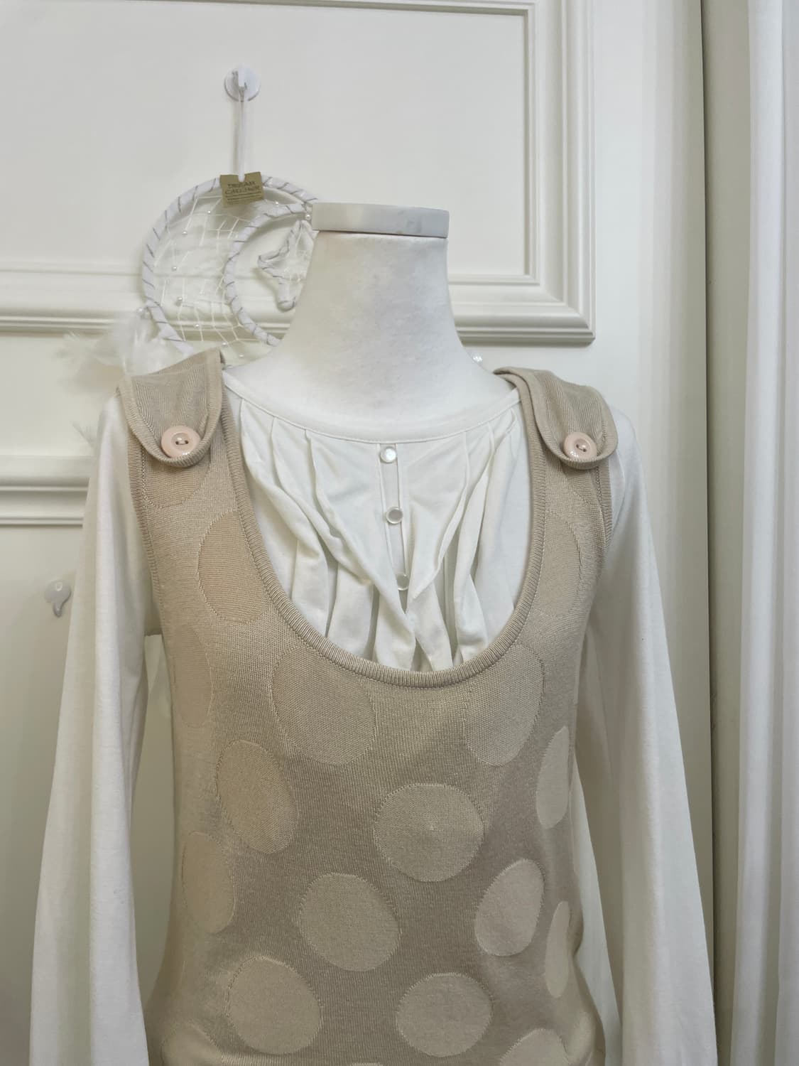 white ruffle point puff sleeve top&beige 상품이미지4