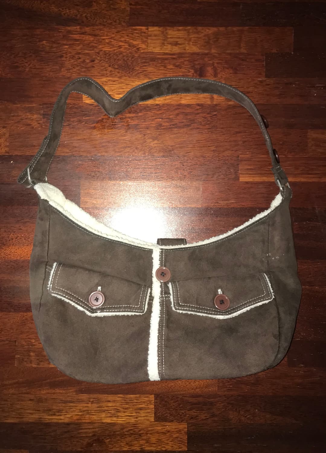 휘귀) 핀터 브라운 겨울 숄더백 포켓 무스탕 가방 단추 디테일 상품이미지3