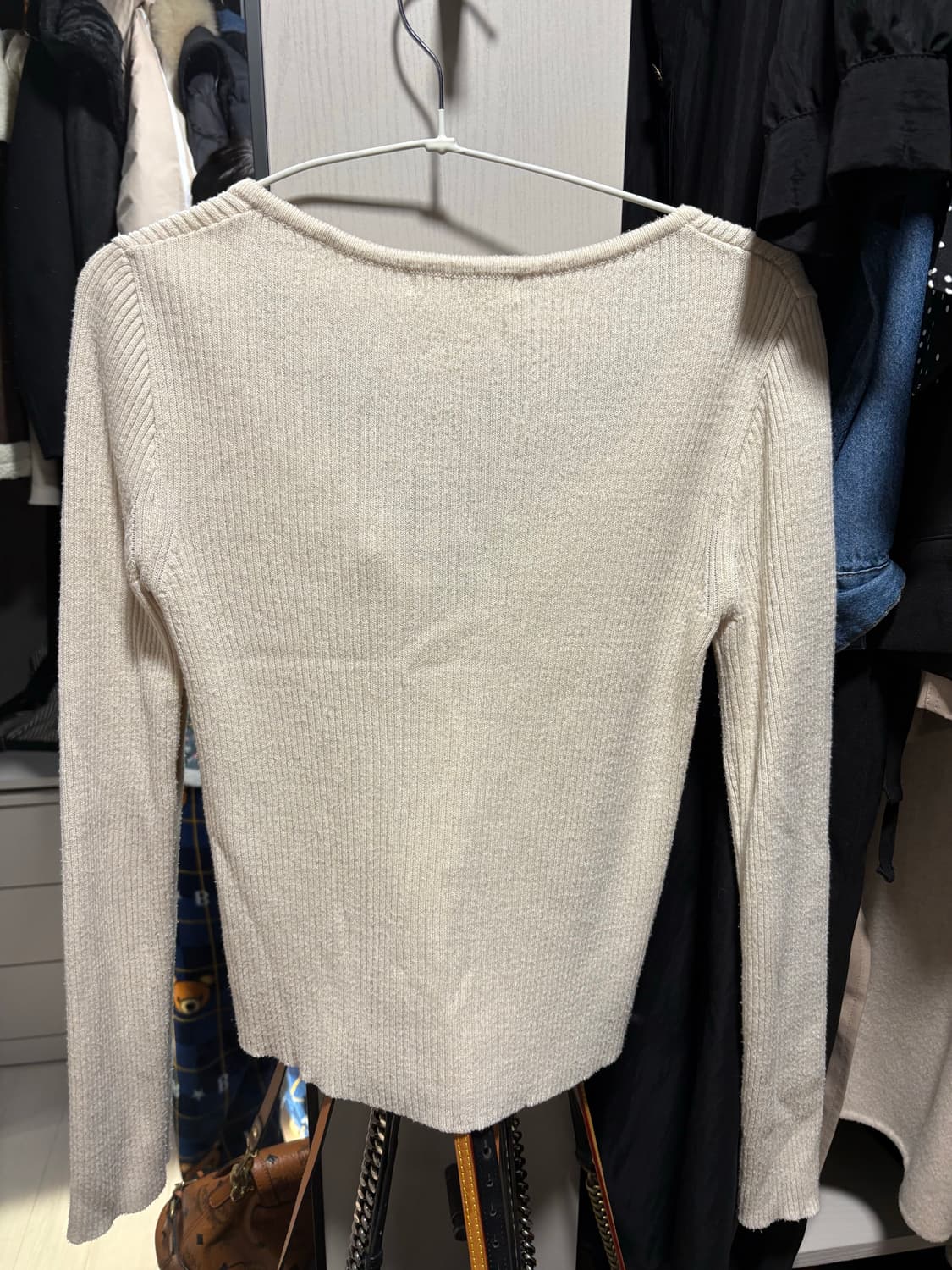 베이지 슬림핏 니트 상품이미지2