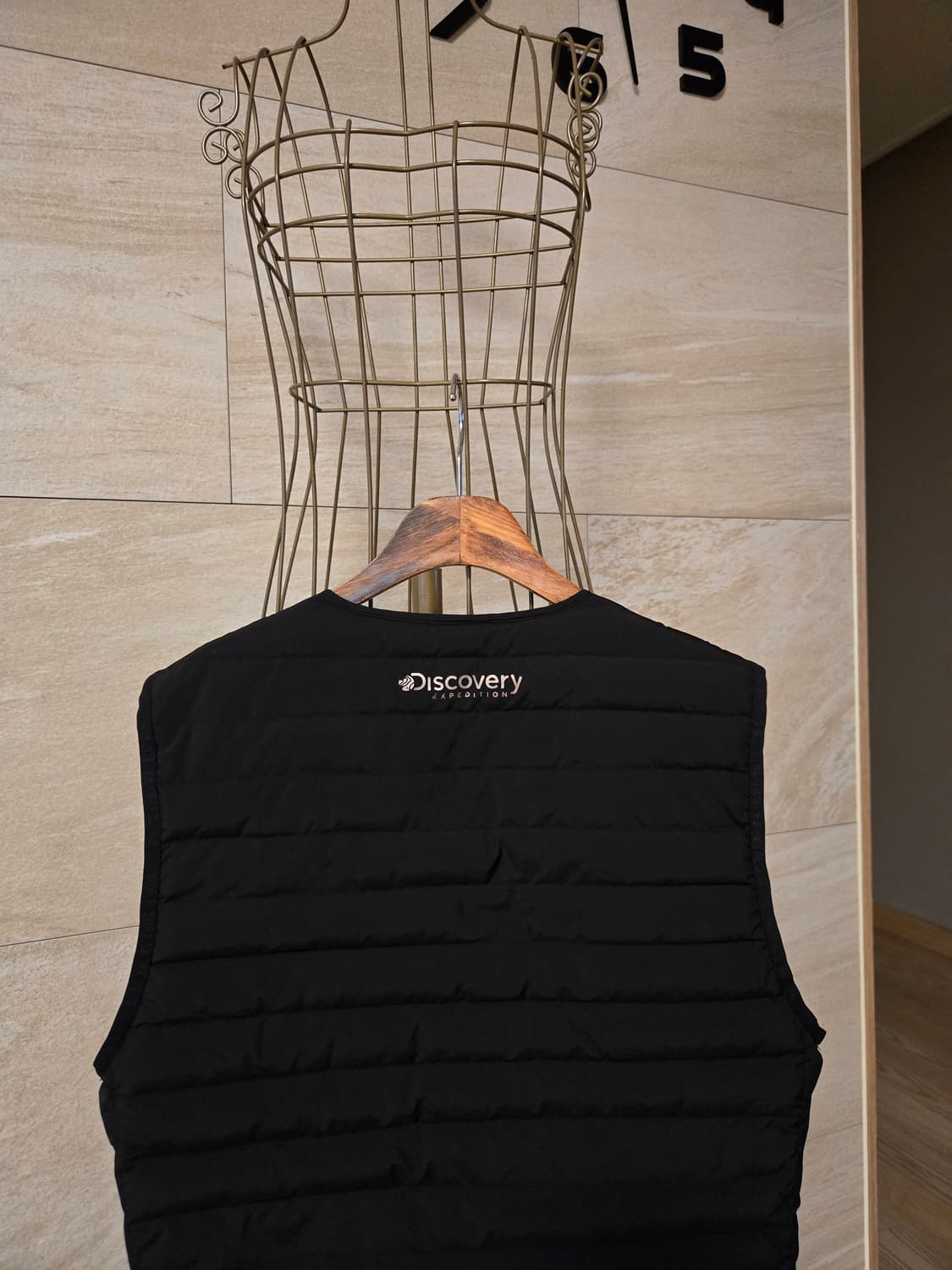 [95] 디스커버리 남성 경량 구스 패딩 조끼 상품이미지4