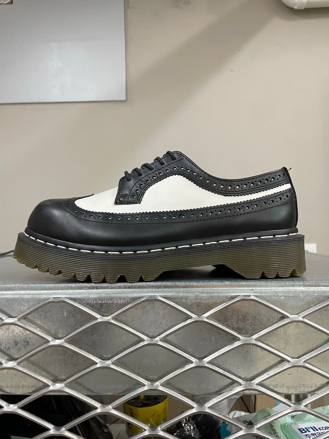 닥터마틴 3989 벡스 블랙앤화이트 uk7 상품이미지1