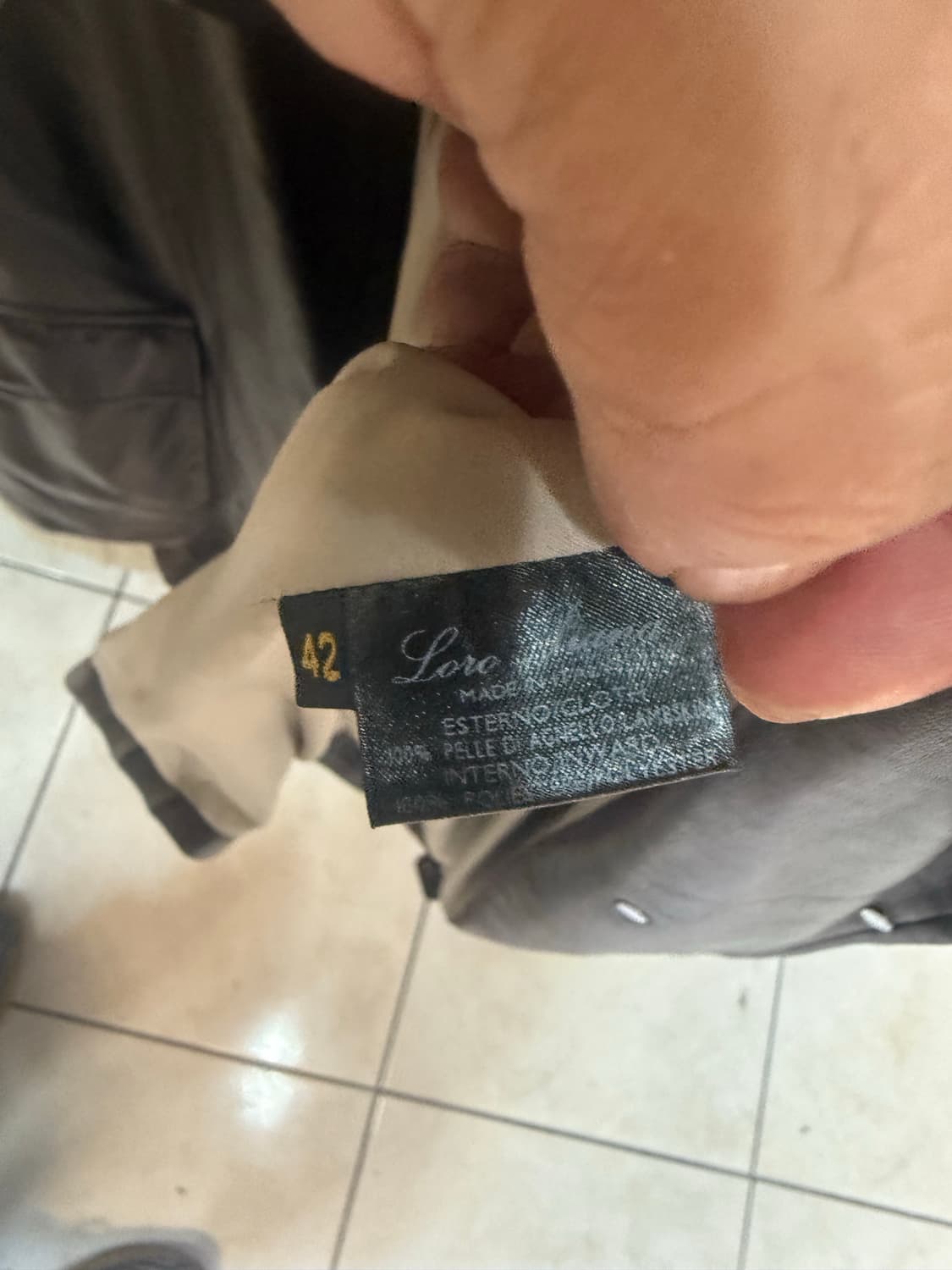 42/66 정품 로로피아나 가죽자켓 팝니다 상품이미지3