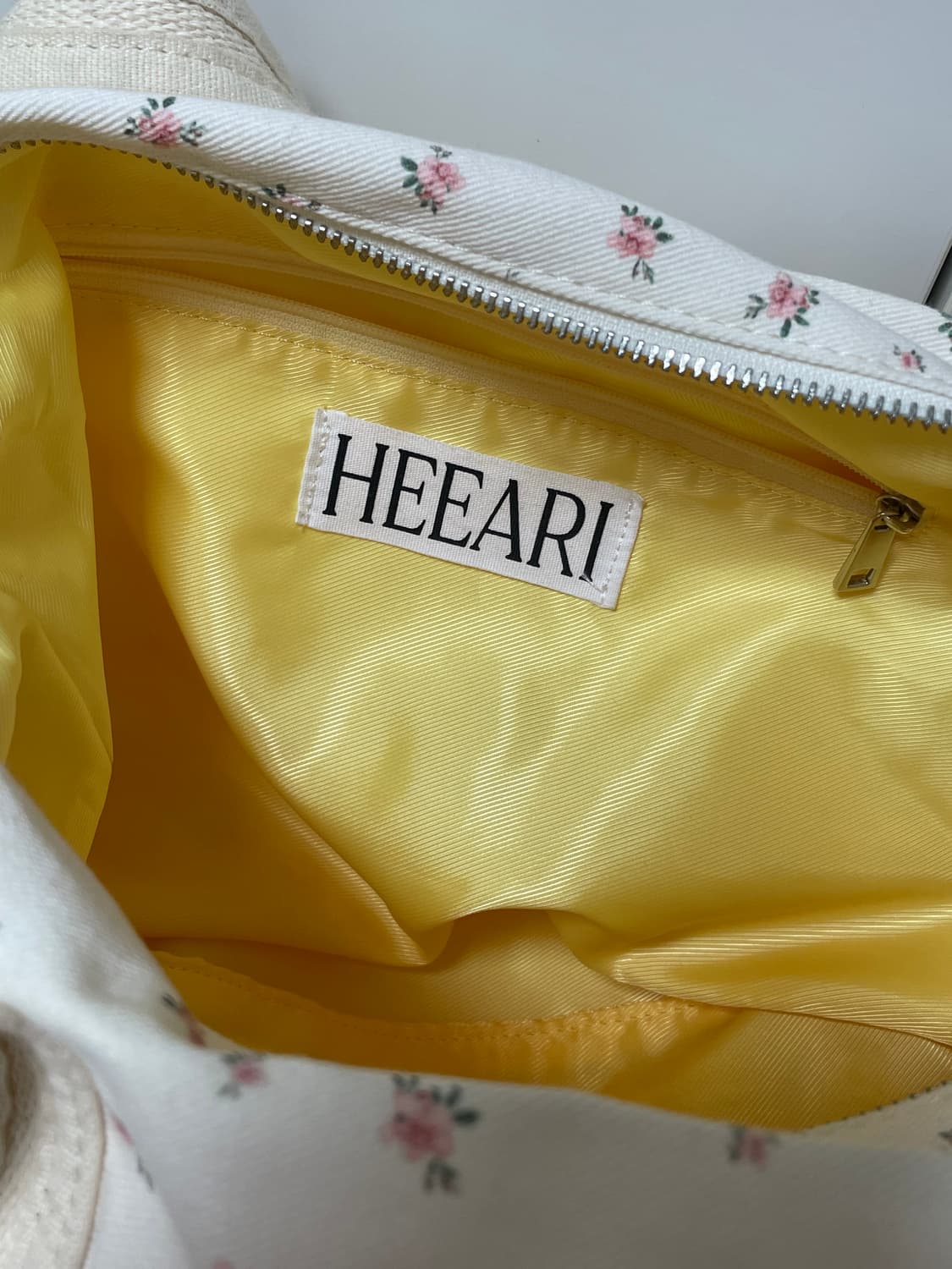 히어리 오로라 셔링 더플백 플로랄 상품이미지3