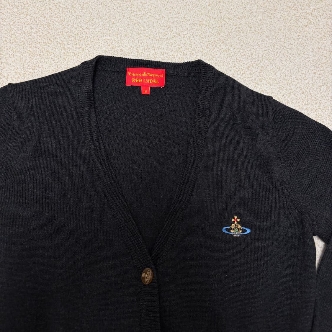 비비안웨스트우드 레드라벨 ORB로고 브이넥 울 가디건 상품이미지3