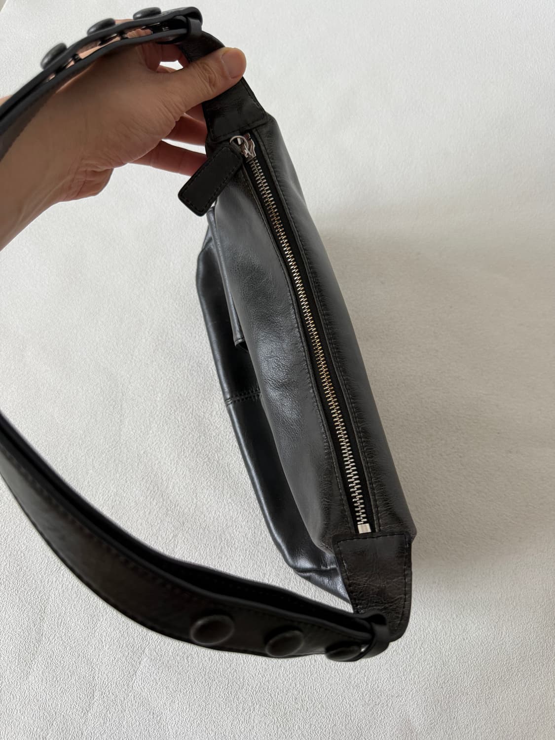 르 아보네(le abonne) 레더 숄더백 상품이미지6