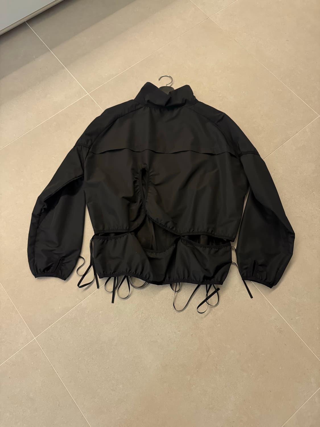 [ONE SIZE] 나체 컷 아웃 윈드 브레이커 자켓 블랙 상품이미지7