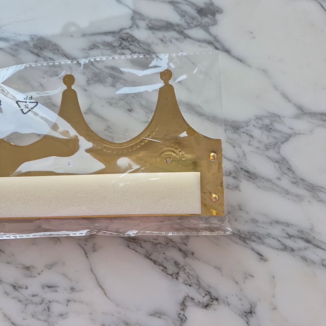 슈프림 왕관 26SS 기프트 크라운 골드 친구 생일파티 굿즈 상품이미지3