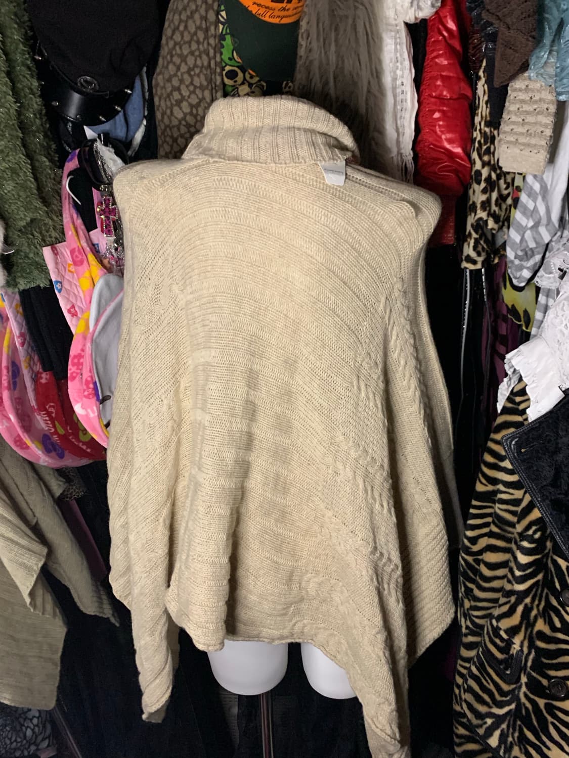 모리 라떼갸루 베이지 터틀넥 케이프 니트 상품이미지2