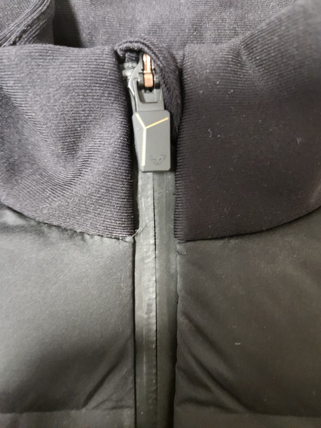 새상품급)다이나핏 매그넘 여성 TR 슈트 블랙 트레이닝 집업 저지s

오 상품이미지4