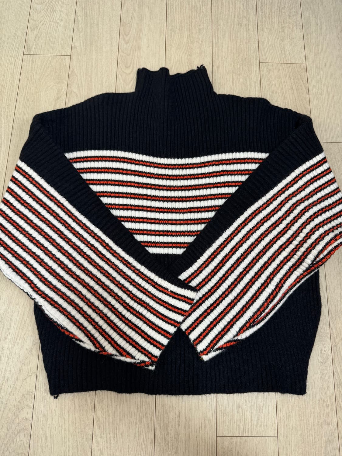 스트라이프 반폴라니트 상품이미지1