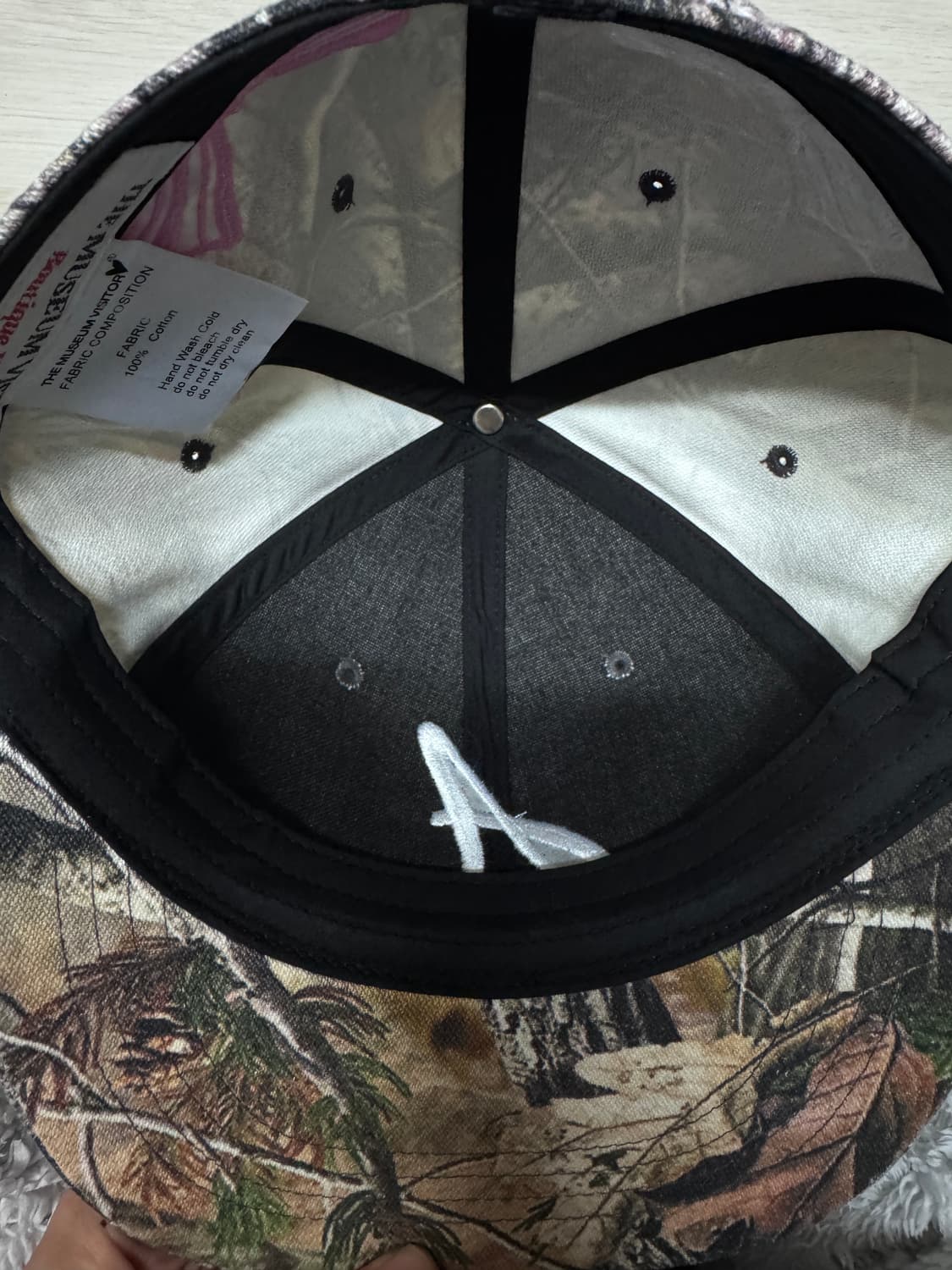 더뮤지엄비지터 RIBBON EMBROIDERY CAP 상품이미지3
