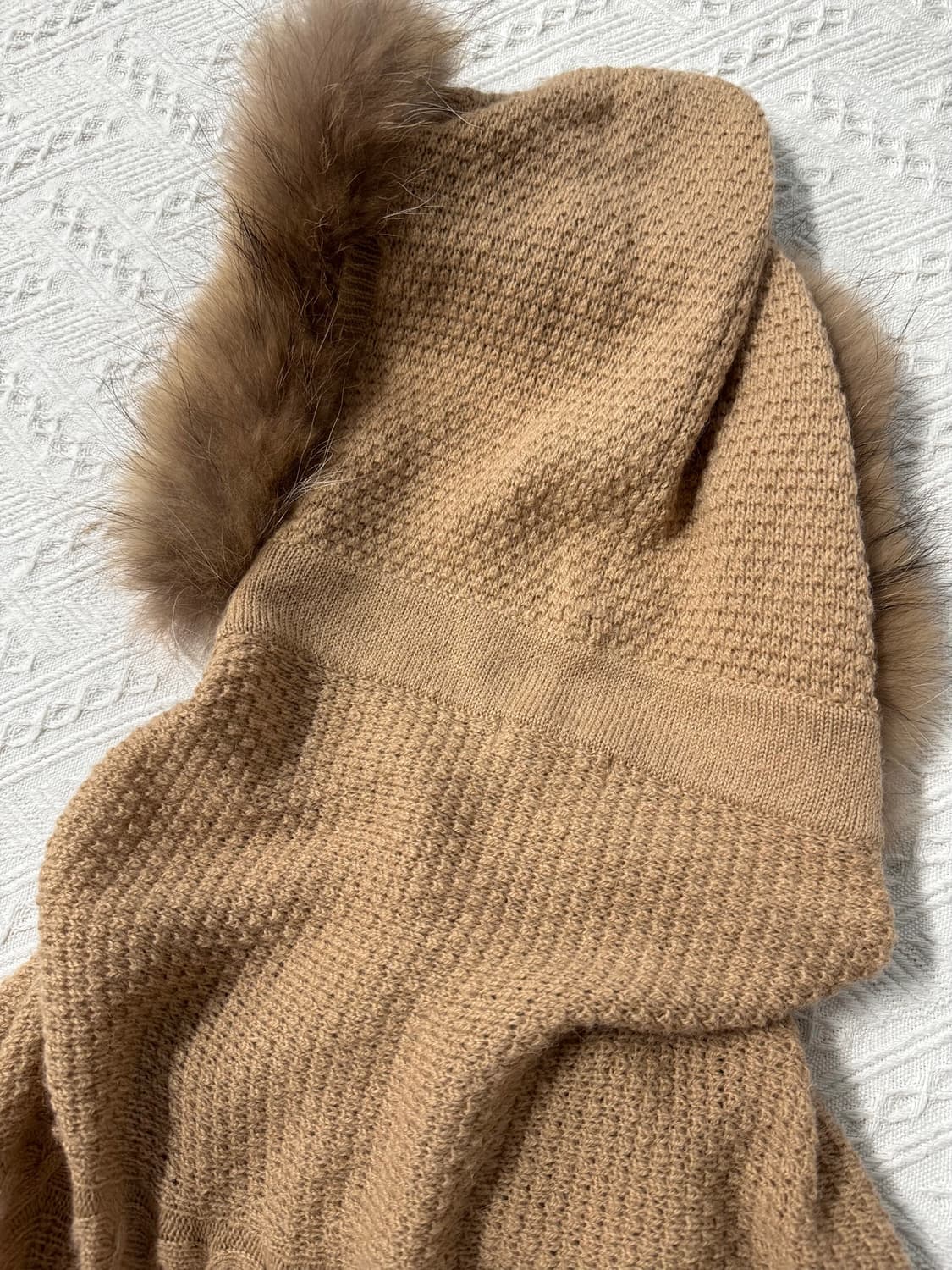 버클 히든 버튼 퍼 후디드 니트 케이프 상품이미지7