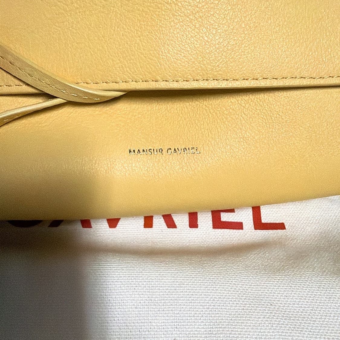 (정품/새상품) 만수르 가브리엘 여성 바나나 소프트 레이디 미니 크로스백 상품이미지2