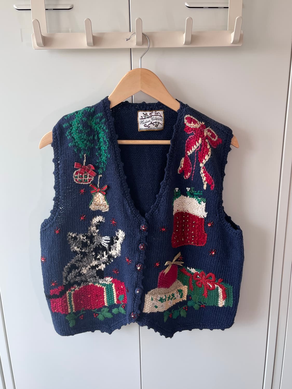 Heirloom collection 크리스마스 고양이 자수 니트 조끼 상품이미지7
