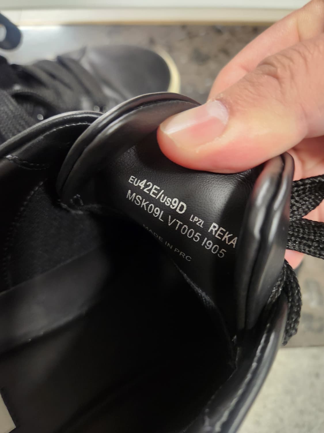 25FW Bally 레이즈 엠보스드 로고 레더 스니커즈 상품이미지6