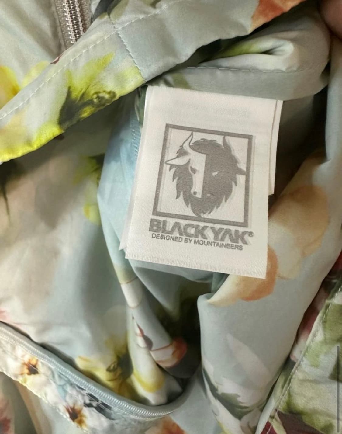 블랙야크 플라워 패턴 바람막이 자켓 상품이미지9