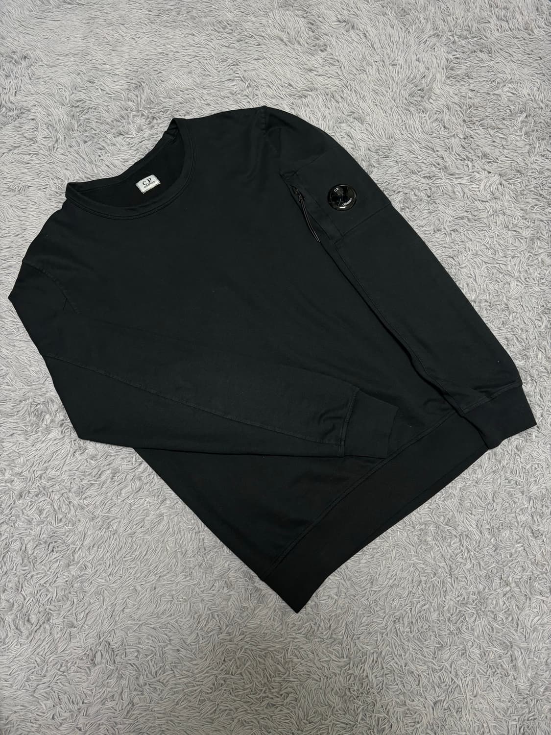 CP컴퍼니 렌즈 와펜 맨투맨 상품이미지1