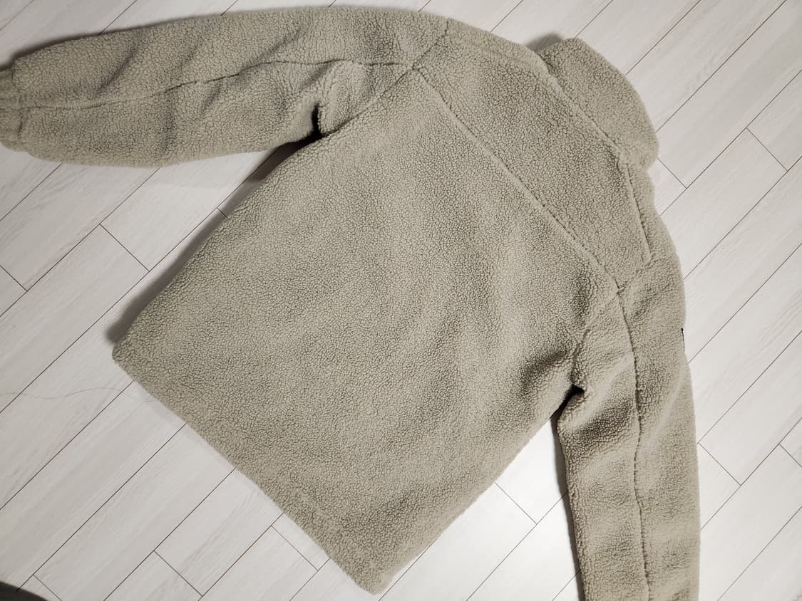 (새상품급)몽벨 플리스 자켓 사이즈m


오염 하자없이 깨끗해요^^

세 상품이미지7