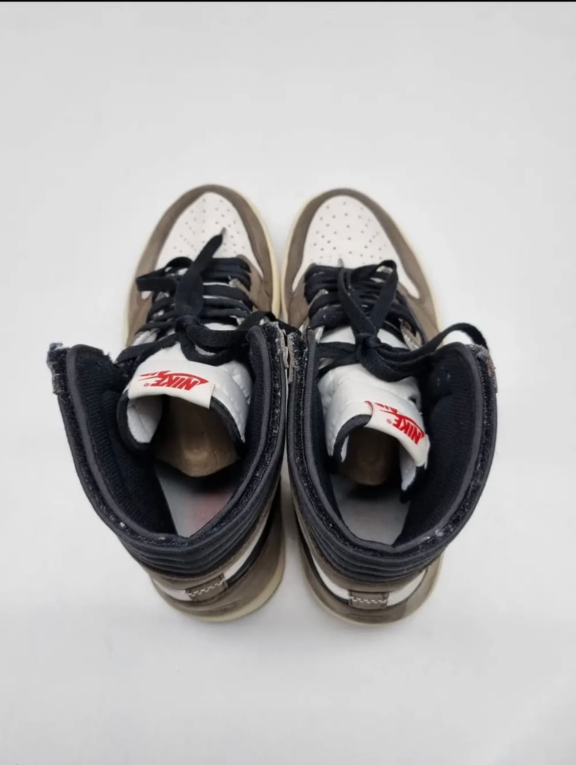 나이키 x 트래비스 스캇 에어 조던 1 하이 OG 상품이미지5