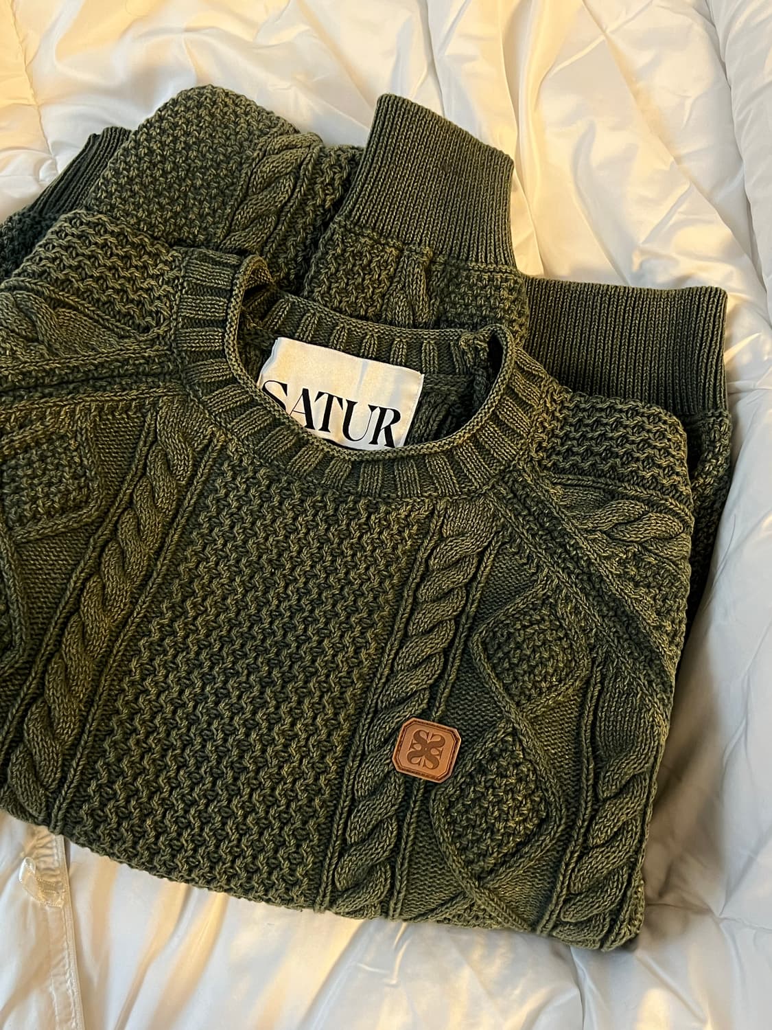 세터 (SATUR) 케이블 니트 올리브 그린 상품이미지5