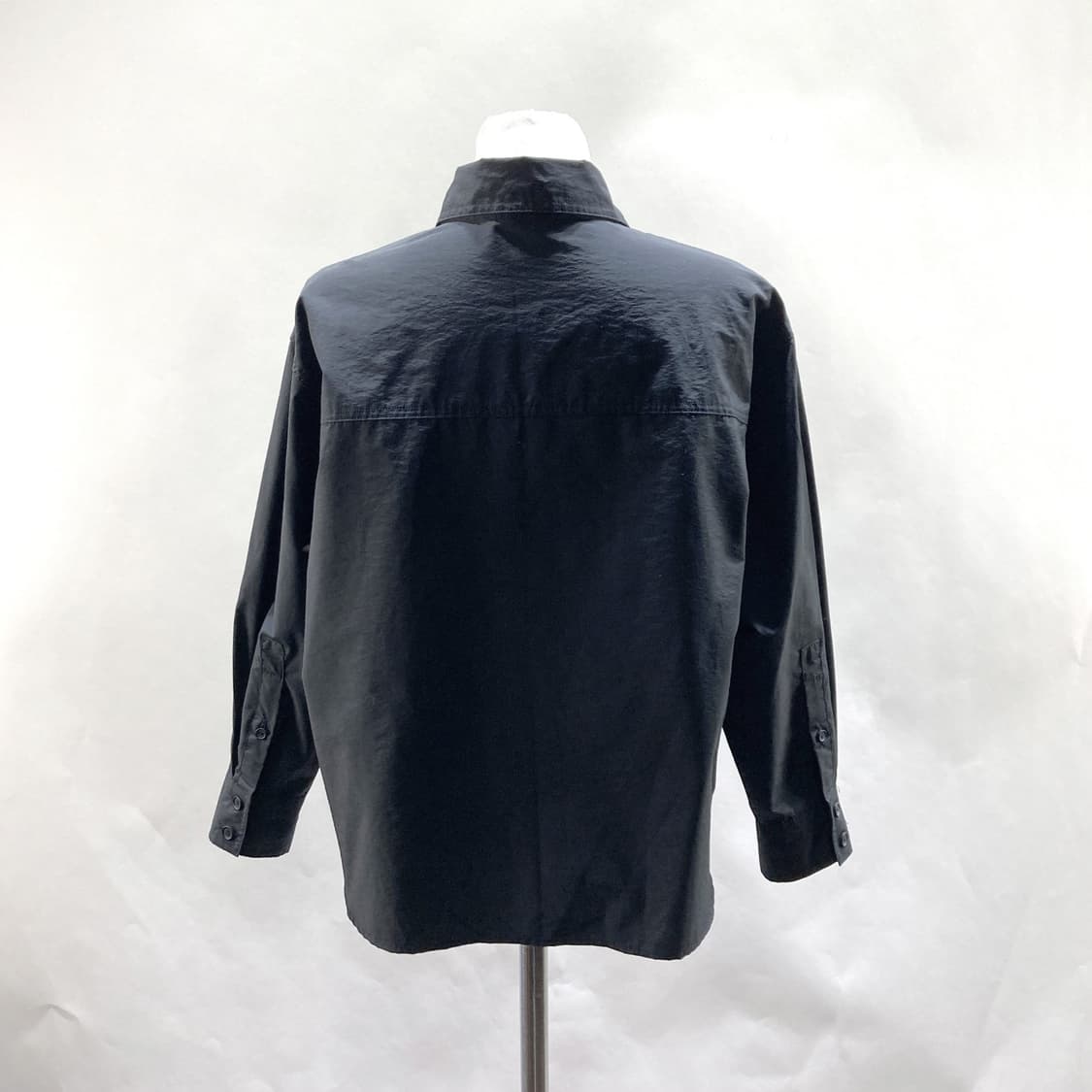 코어 어센틱 2024 여성캐쥬얼셔츠 블랙 55  상품이미지3