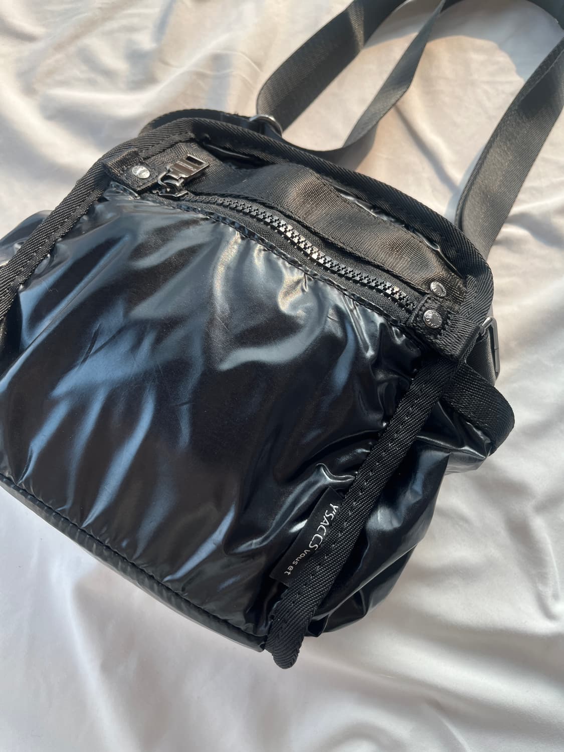 Y’SACCS 요지 야마모토 글로시 나일론 미니 크로스 백 상품이미지3