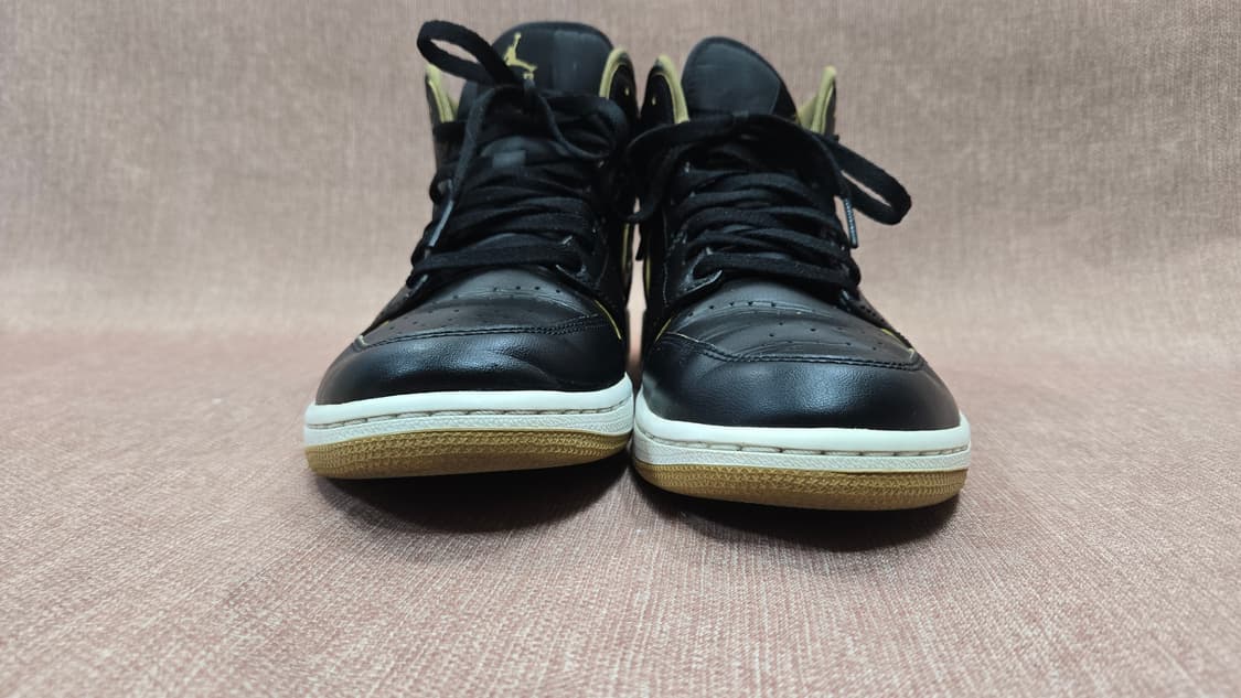 나이키 285mm-  에어조던1 미드 블랙/골드 검금 상품이미지3