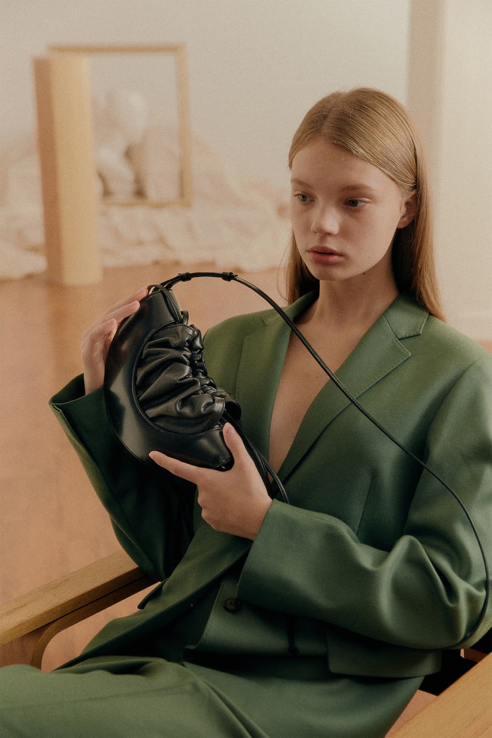 Hyethe 헤더 하프문 백 상품이미지1