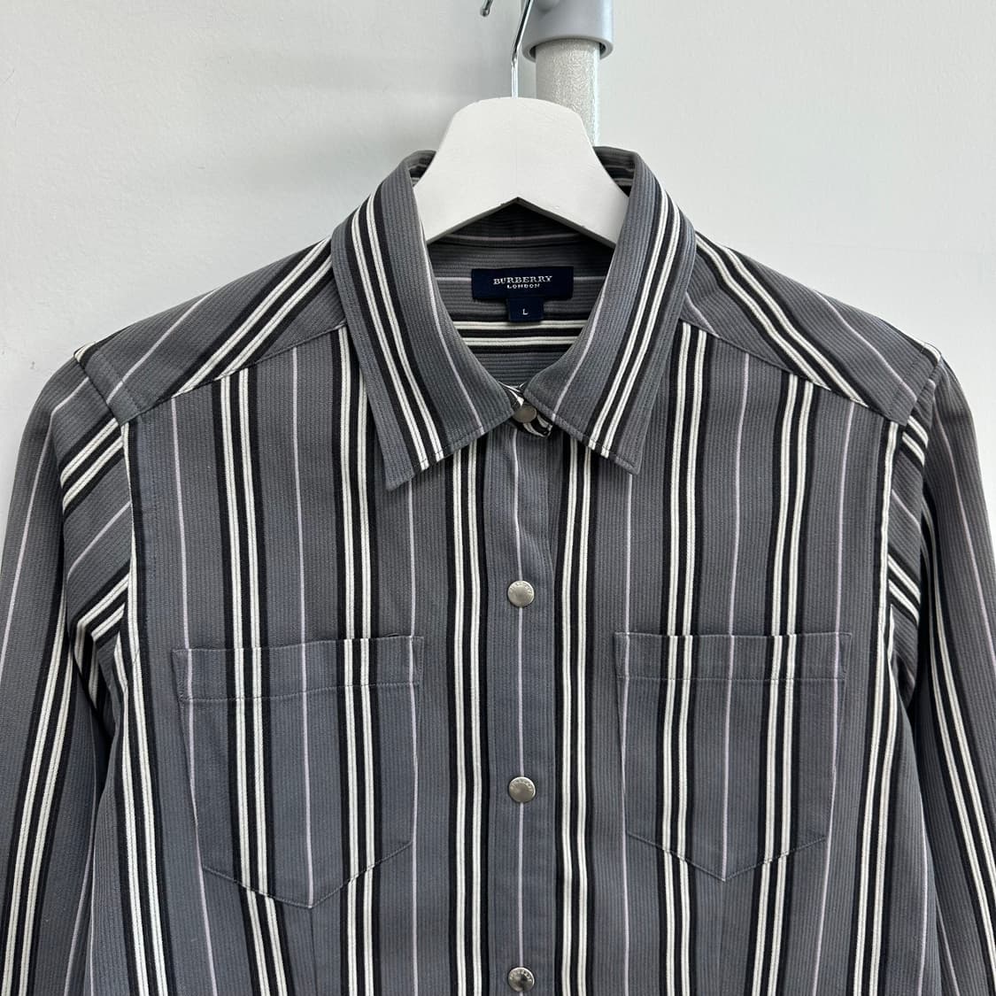 버버리 스냅버튼 스트라이프 셔츠 상품이미지2