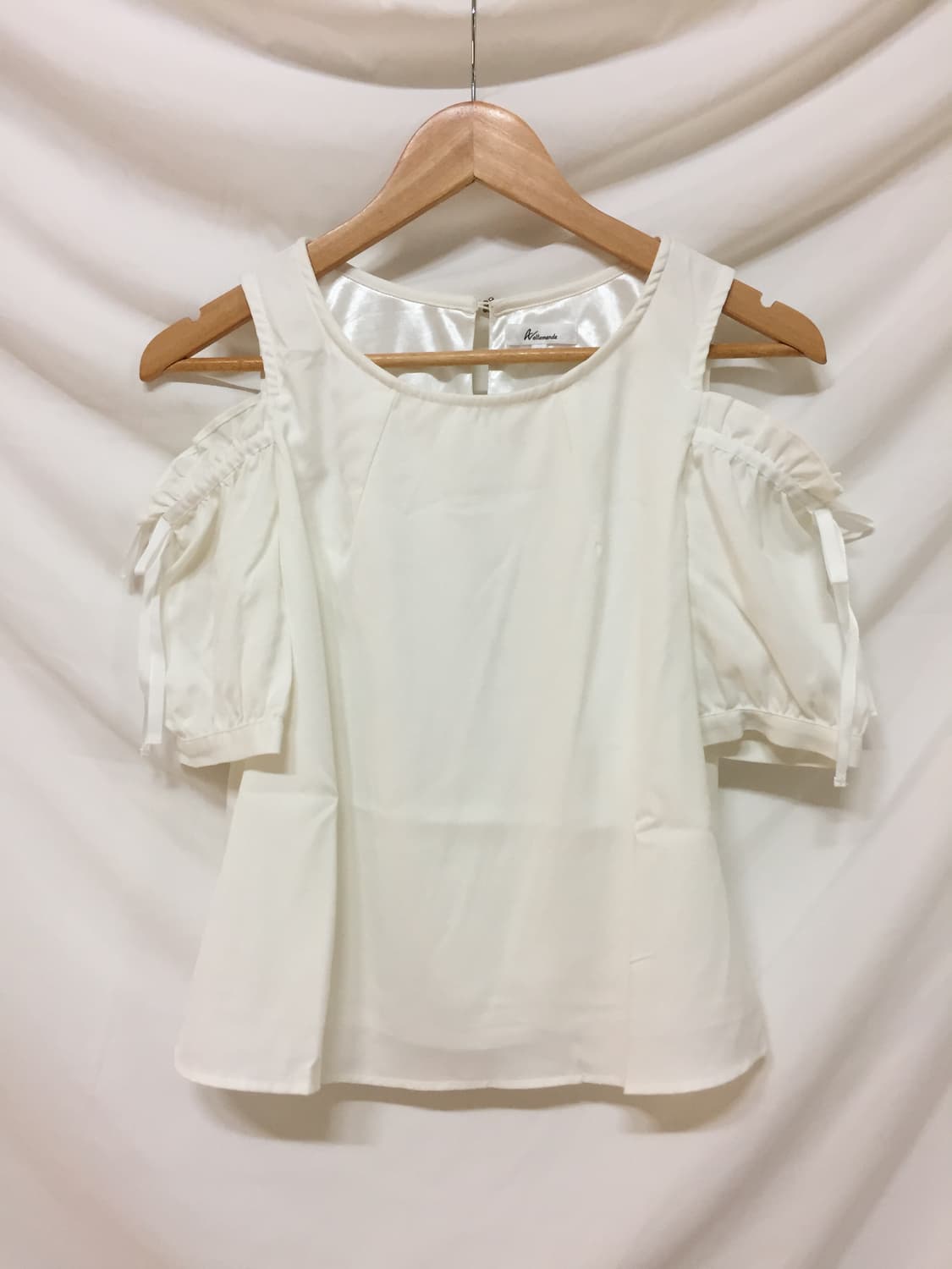 어깨 트임 리본 블라우스 상품이미지1