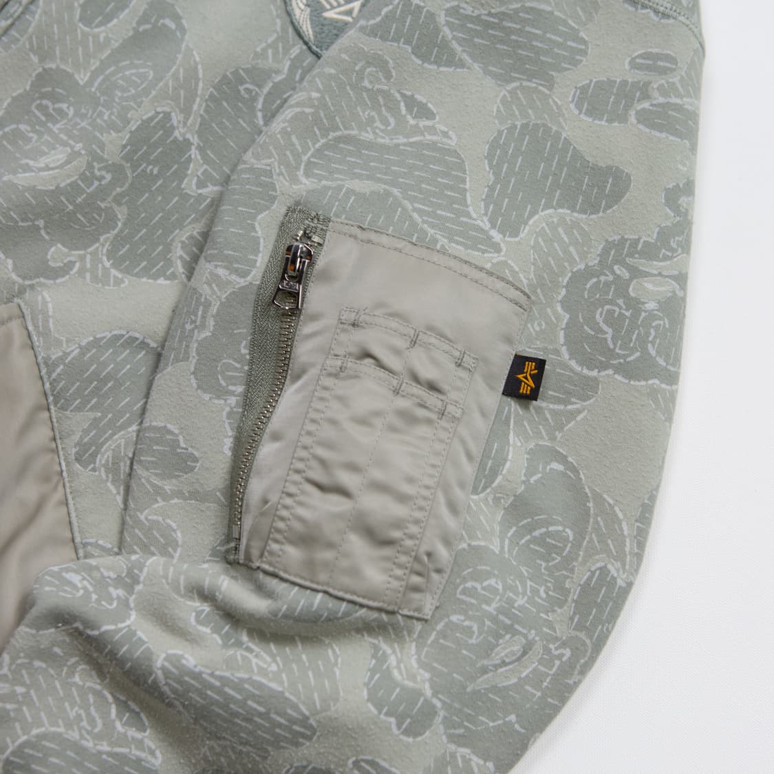 베이프 x 알파인더스트리 샤크 풀 집업 후디 상품이미지5