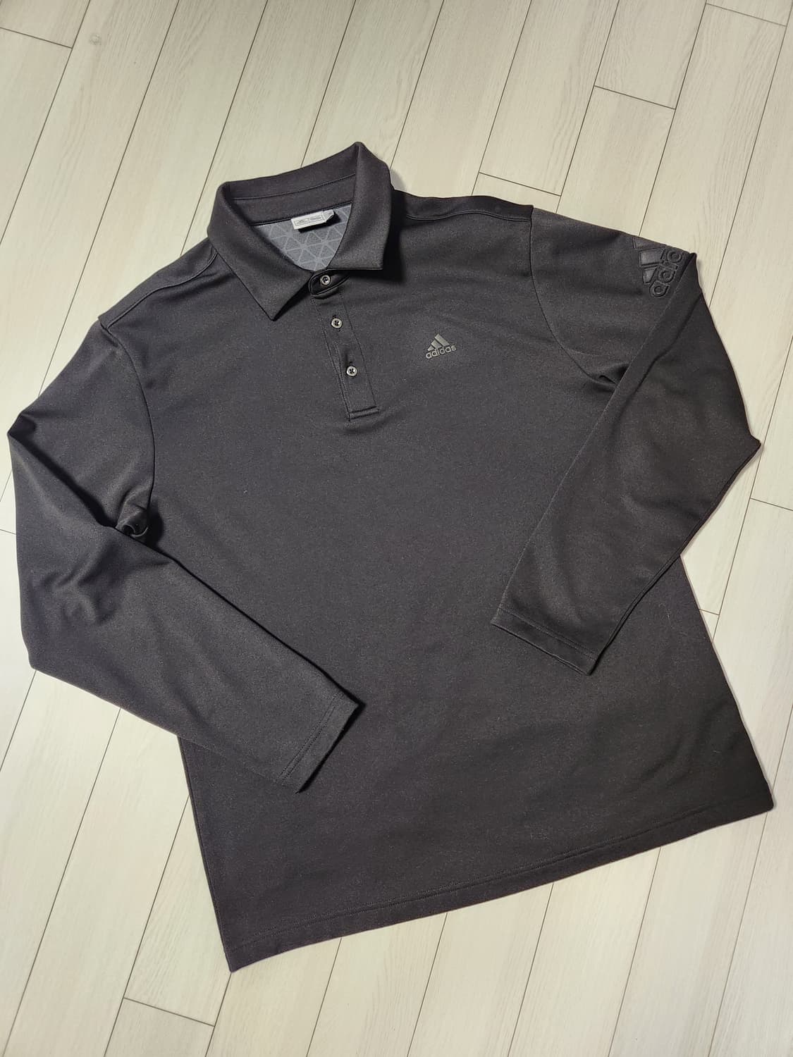 아디다스 카라 폴로 기모 긴팔티(새상품급)2XL


오염 하자 없이 깨끗 상품이미지1