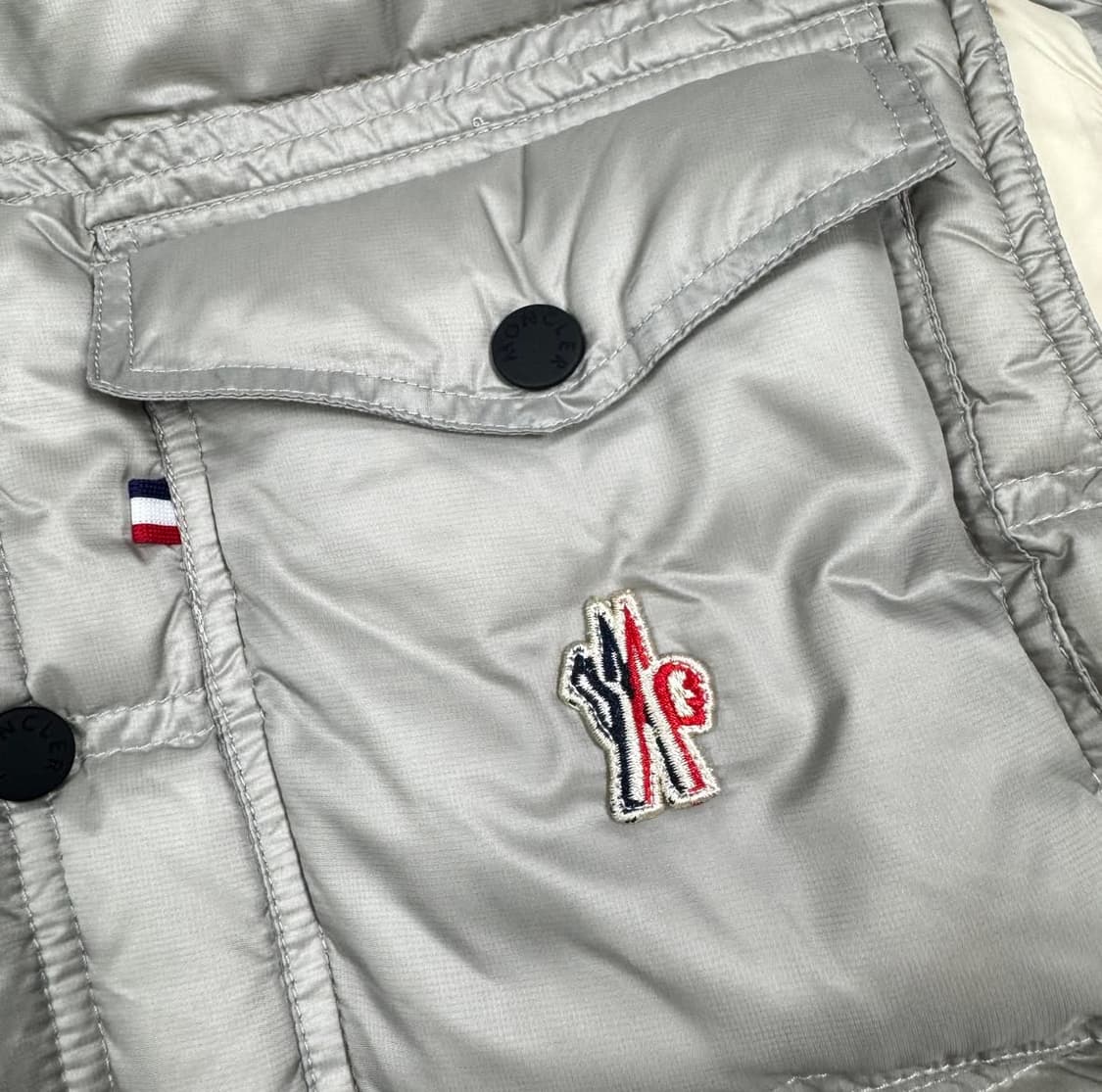 몽클레르 조끼 패딩 화이트 상품이미지4