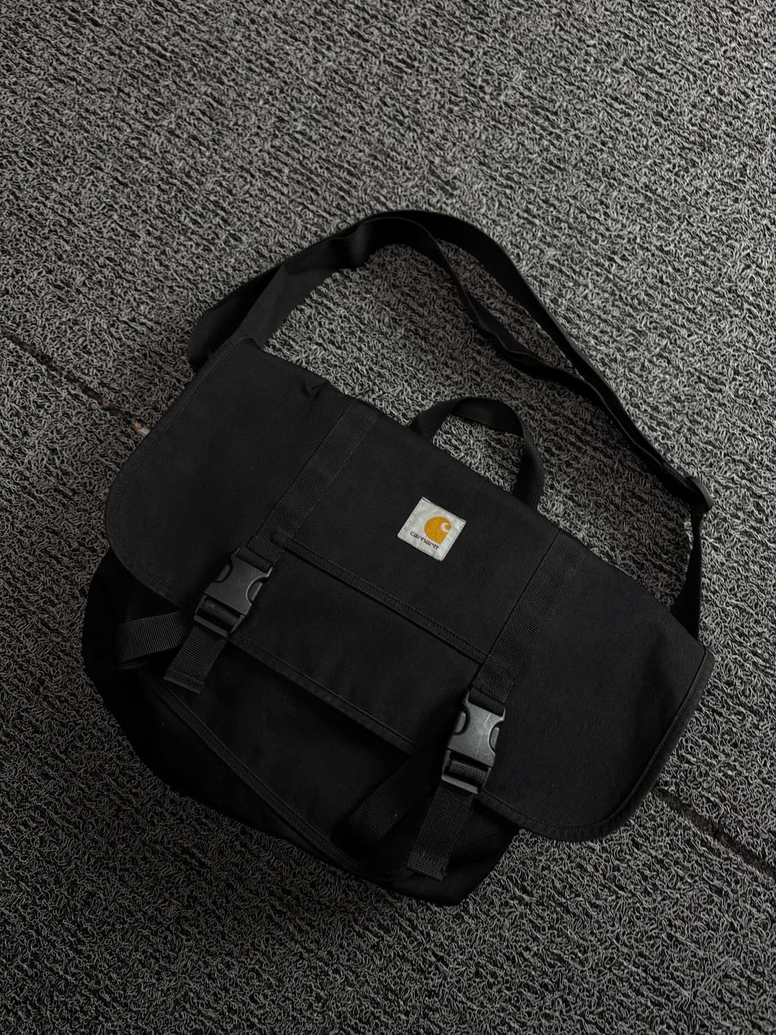 칼하트 WIP 블랙 파슬백 메신저 크로스백 1788 상품이미지1