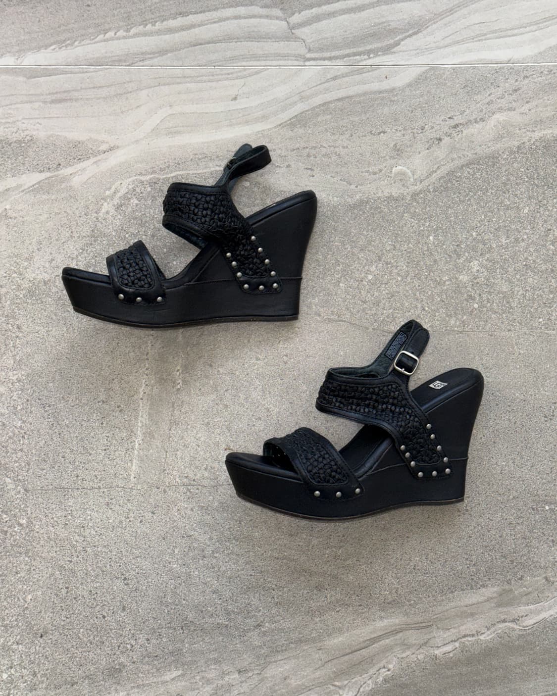 UGG black woven leather platform sandals 상품이미지2